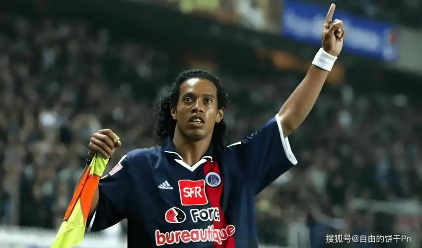 表现突出 表现突出